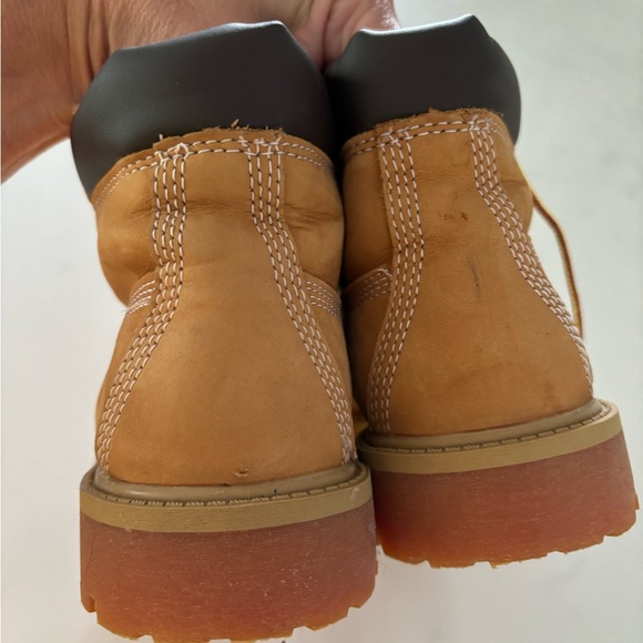 TIMBERLAND•boys 6” tan construction boots 2.5 EUC - Picture 4 of 7